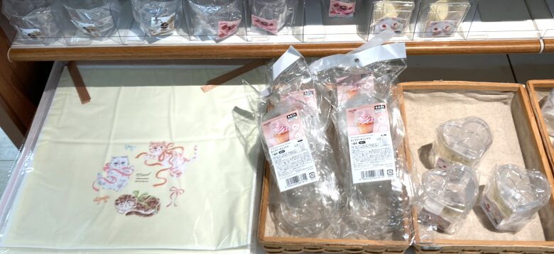 ハート型ケースなど