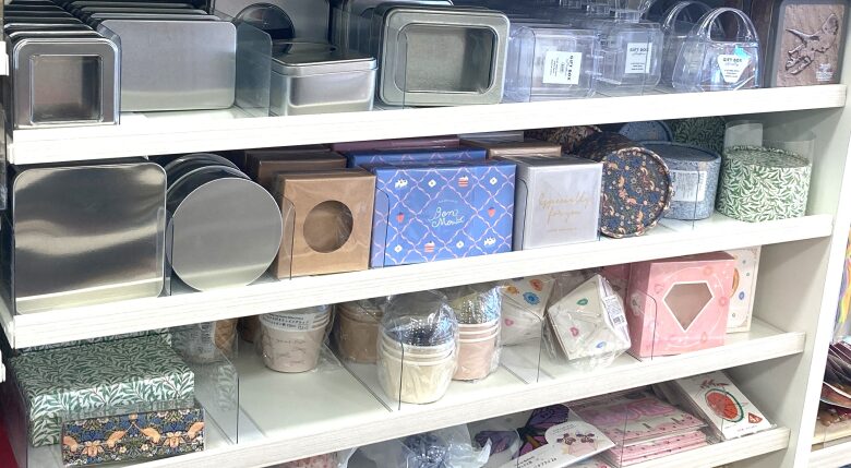 缶、箱、カップなど