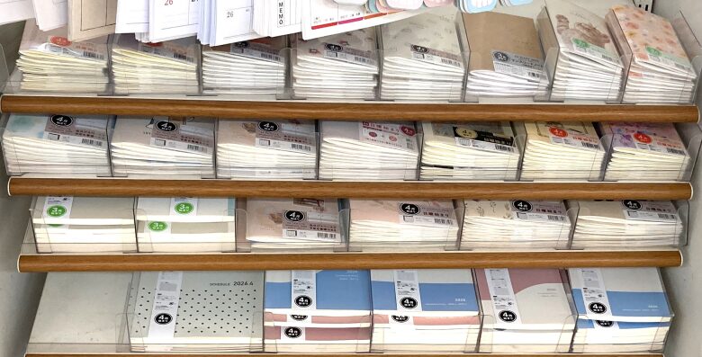 セリア3月・4月始まり手帳2026