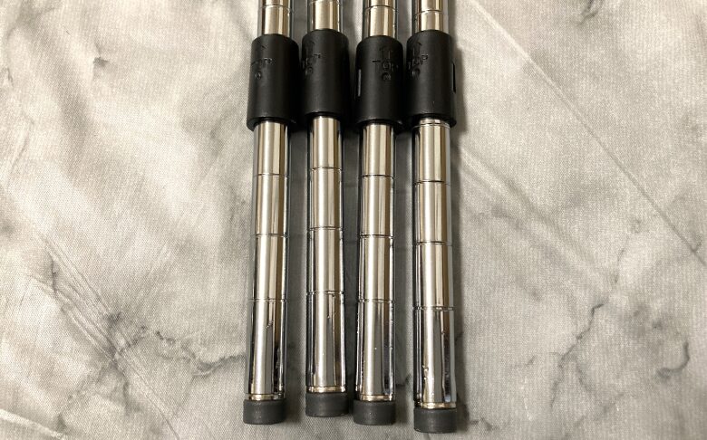 固定部品4とポール