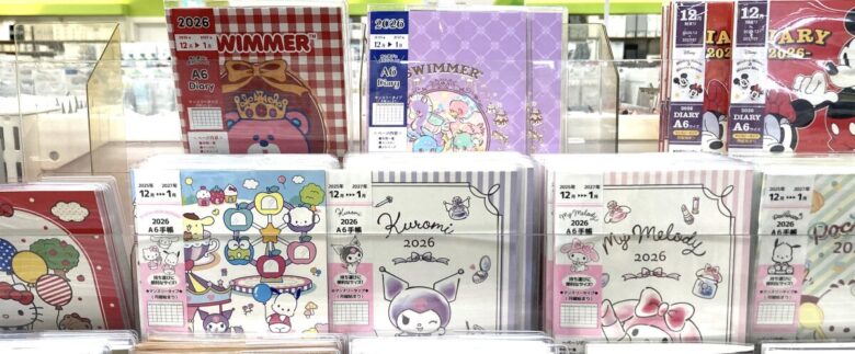 SWIMMER、サンリオ、ディズニーのキャラクター手帳